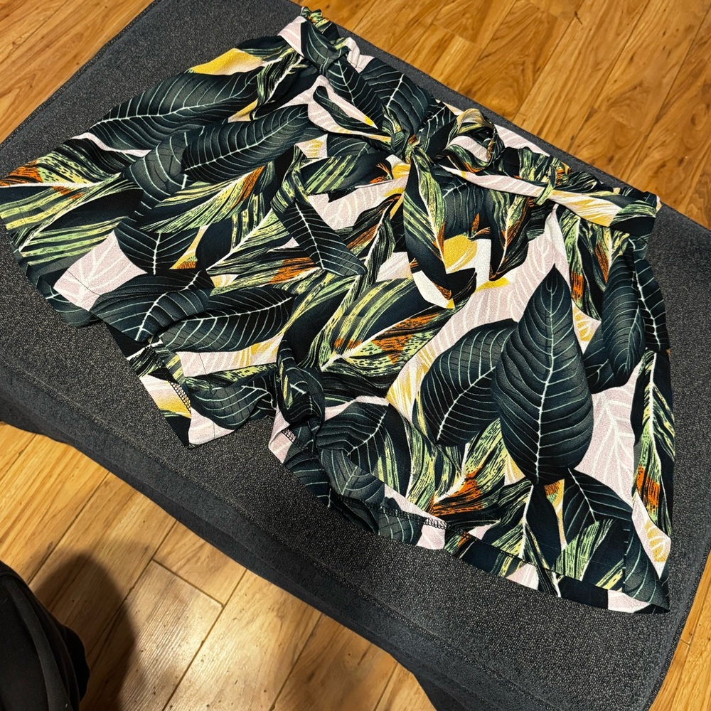 EUC Tropical Leaf Print Shorts